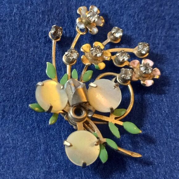 Vintage Gold Tone Metal Mother of Pearl Disc Enamel Flower Brooch - Picture 1 of 4